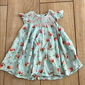Strawberry flowy ruffle sleeve dress, Fourth of july size 9-12 month